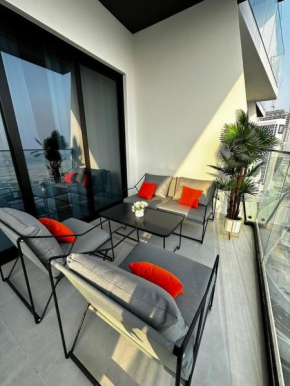 Stylish 1 bedroom in Binghatti, Business Bay, Canal View